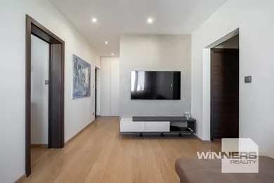 Na predaj 3-izbový byt, 69 m², Bratislava-Petržalka, Pečnianska