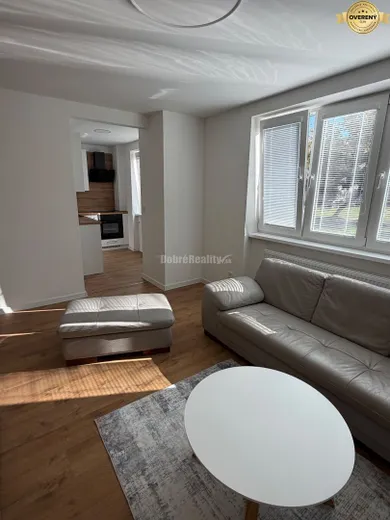 Na prenájom 2-izbový byt, 61 m², Prievidza, Bjornsona