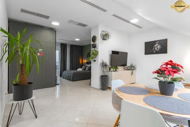 Na predaj 2-izbový byt, 75 m², Bratislava-Staré Mesto, Námestie 1.mája