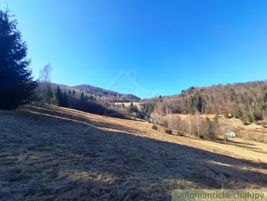 Na predaj pozemok, Hronec
