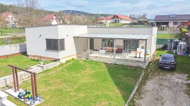Na predaj 4-izbový dom, 158 m², Neporadza