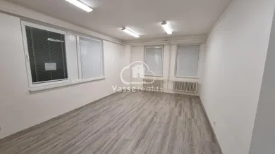 Lokale komercyjne na wynajem, Nové Zámky · €300