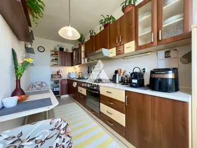 Na predaj 3-izbový byt, 77 m², Bratislava-Petržalka, Znievska