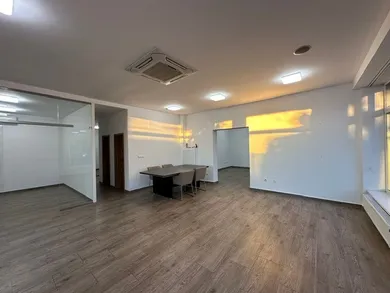 Na predaj komerčné, 114 m², Bratislava-Podunajské Biskupice, Kazanská