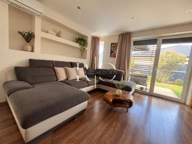 Na predaj 4-izbový dom, 162 m², Dulova Ves, -