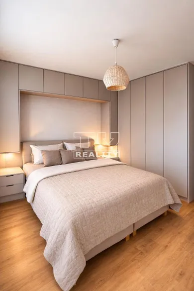 Na predaj 2-izbový byt, 55 m², Bratislava-Rača