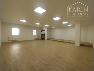 Коммерческие помещения в аренду, Bratislava-Dúbravka · €700