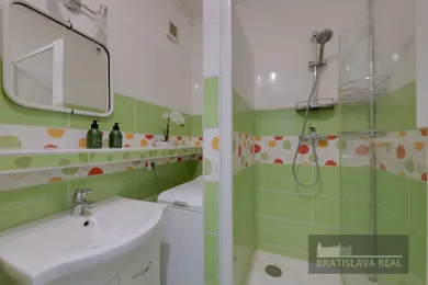 Na prenájom 2-izbový byt, 51 m², Bratislava-Vrakuňa, Rajčianska