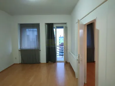 Na prenájom 2-izbový byt, 72 m², Piešťany, Teplická