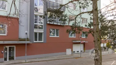 Na prenájom 1-izbový byt, 39 m², Bratislava-Lamač
