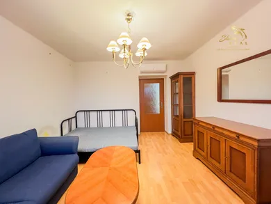 Na prenájom 1-izbový byt, 38 m², Bratislava-Staré Mesto, Hollého
