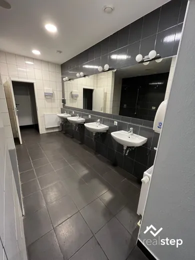 Na prenájom objekt, 675 m², Bratislava-Petržalka, Vyšehradská