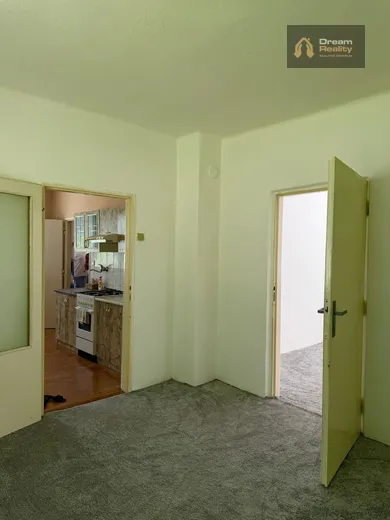 Na predaj dom, 747 m², Lopušné Pažite