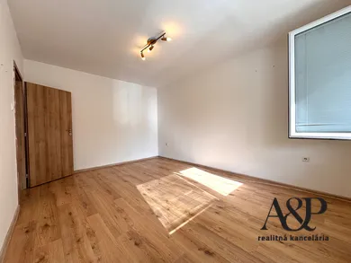 Eladó lakások, 1-szobás, Skalica · €84 500