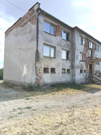 Na predaj objekt, 720 m², Včelince, .