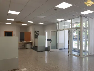 Komerčné priestory na prenájom, Senec · €2 300