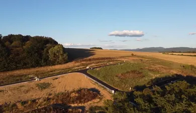 Na predaj pozemok, 142 m², Skalka nad Váhom