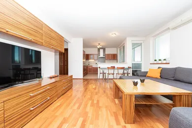 Byty na prenájom 3-izbový, Bratislava-Petržalka · €840