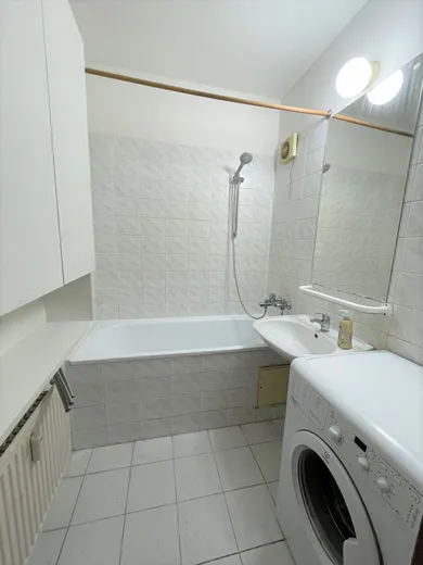 Na prenájom 2-izbový byt, 56 m², Bratislava-Ružinov, Mierová