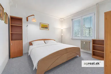Na predaj 3-izbový byt, 73 m², Bratislava-Ružinov, Mesačná