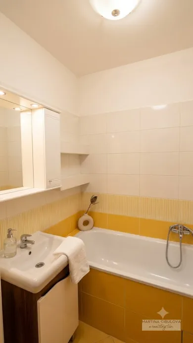 Na predaj 2-izbový byt, 59 m², Banská Bystrica, Družby