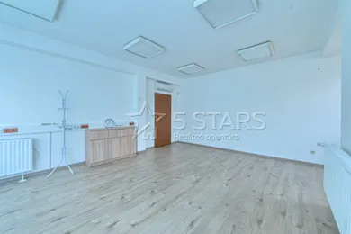 Na prenájom komerčné, 26 m², Trenčín, Legionárska