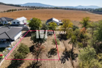 Na predaj pozemok, 650 m², Bačkovík, -