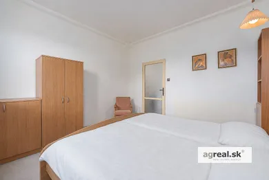 Na predaj 3-izbový byt, 73 m², Bratislava-Ružinov, Mesačná
