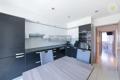 Na predaj 3-izbový byt, 70 m², Bratislava-Petržalka