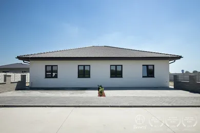 Domy na predaj 4-izbový, Veľké Dvorníky · €235 000