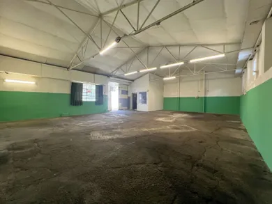 Lokale komercyjne na wynajem, Komárno · €650