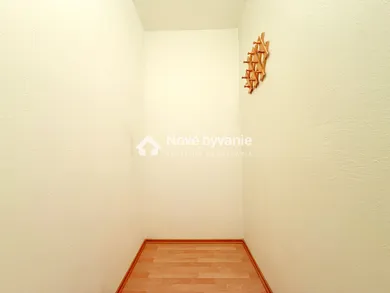 Na predaj 2-izbový byt, 60 m², Želiezovce, Sládkovičova