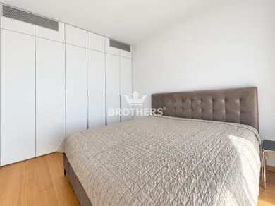 Na predaj 2-izbový byt, 50 m², Bratislava-Staré Mesto, Továrenská