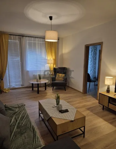 Byty na prenájom 3-izbový, Bratislava-Dúbravka · €1 000