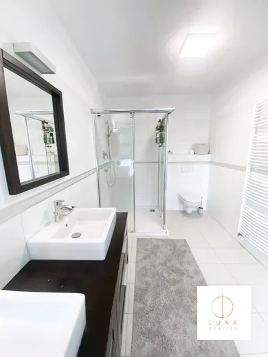 Na predaj 5-izbový dom, 310 m², Bratislava-Nové Mesto, Brusnicová