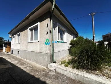 Будинки на продаж, 4-кімнатні, Dunajská Streda · €190 000