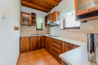 Na predaj 5-izbový dom, 260 m², Medzianky