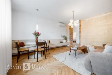 Na predaj 3-izbový byt, 86 m², Bratislava-Staré Mesto, Lazaretská