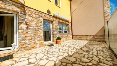 Na prenájom komerčné v Nové Zámky · €300 · Dokončené