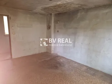 Na predaj 1-izbový dom, 24 m², Temeš, -