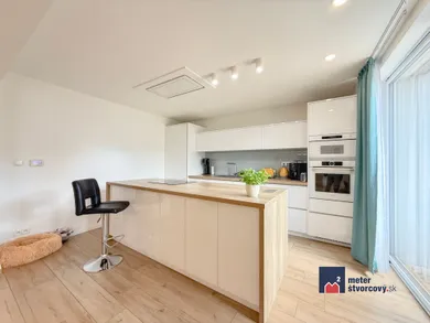 Na predaj dom, 270 m², Žilina, Hollého