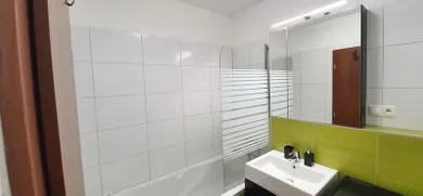 Na prenájom 2-izbový byt, 56 m², Bratislava-Ružinov, Nevädzová