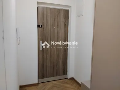 Na predaj 2-izbový byt, 55 m², Nitra, Coboriho