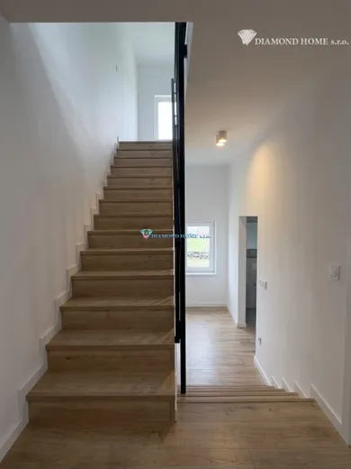 Na predaj dom, 270 m², Topoľníky, Hviezdna