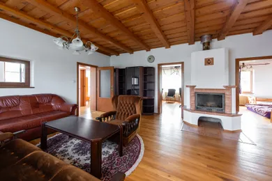 Na predaj 5-izbový dom, 260 m², Medzianky