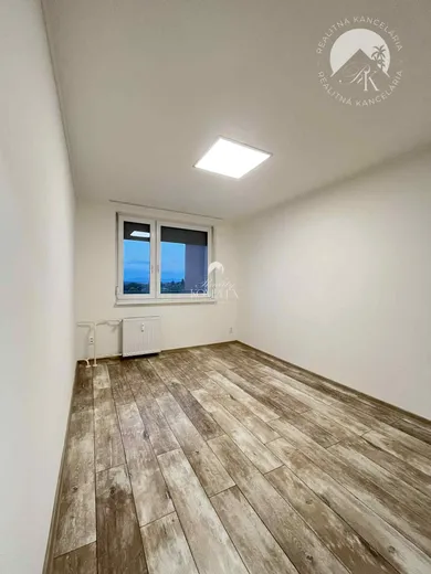Na prenájom 1-izbový byt, 44 m², Komárno, Vnútorná Okružná