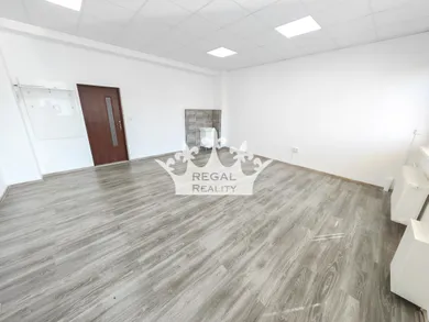 Na prenájom komerčné, 33 m², Topoľčany, .