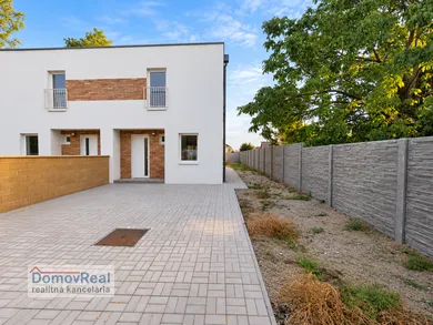 Na predaj 3-izbový dom, 270 m², Šamorín, Hlavná
