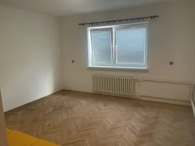 Na predaj 4-izbový byt, 100 m², Trnava, Pažitná