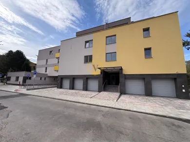 Na predaj 2-izbový byt, 65 m², Hriňová, Školská